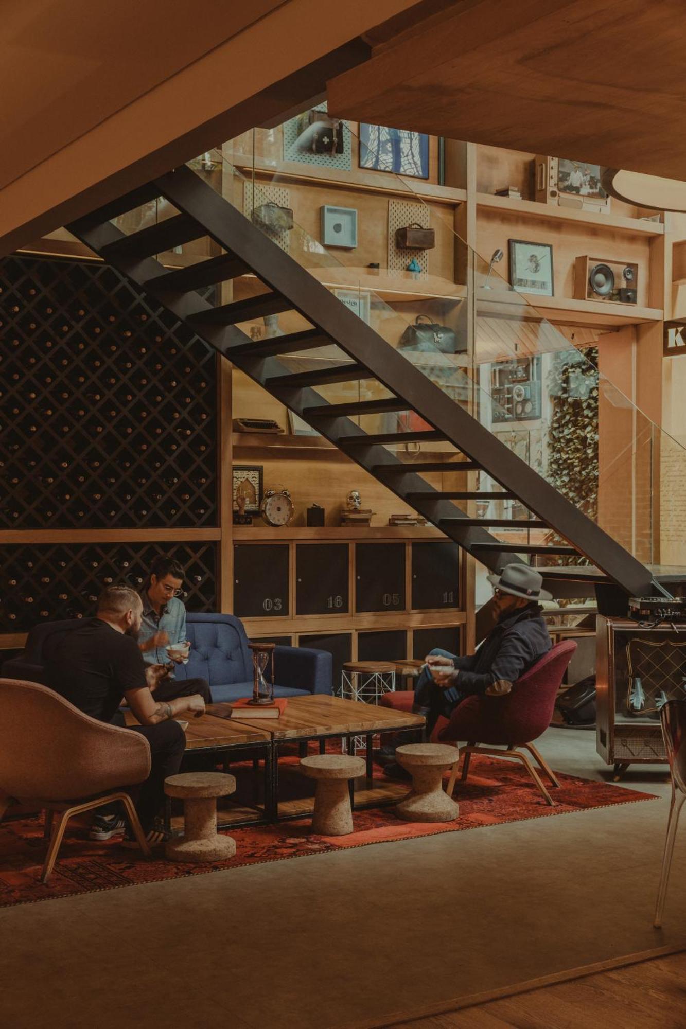 The Click Clack Hotel Bogota Luaran gambar The interior of the library